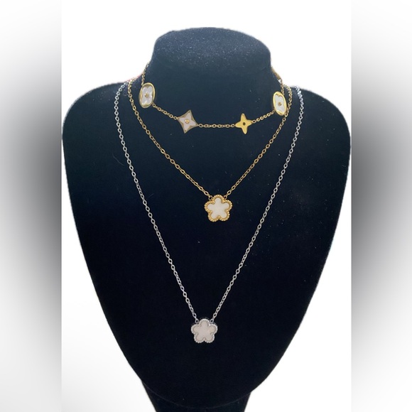 Fashion Jewelry Jewelry - Elegant Gold or Silver Mother of Pearl Flower Necklace or Bracelet